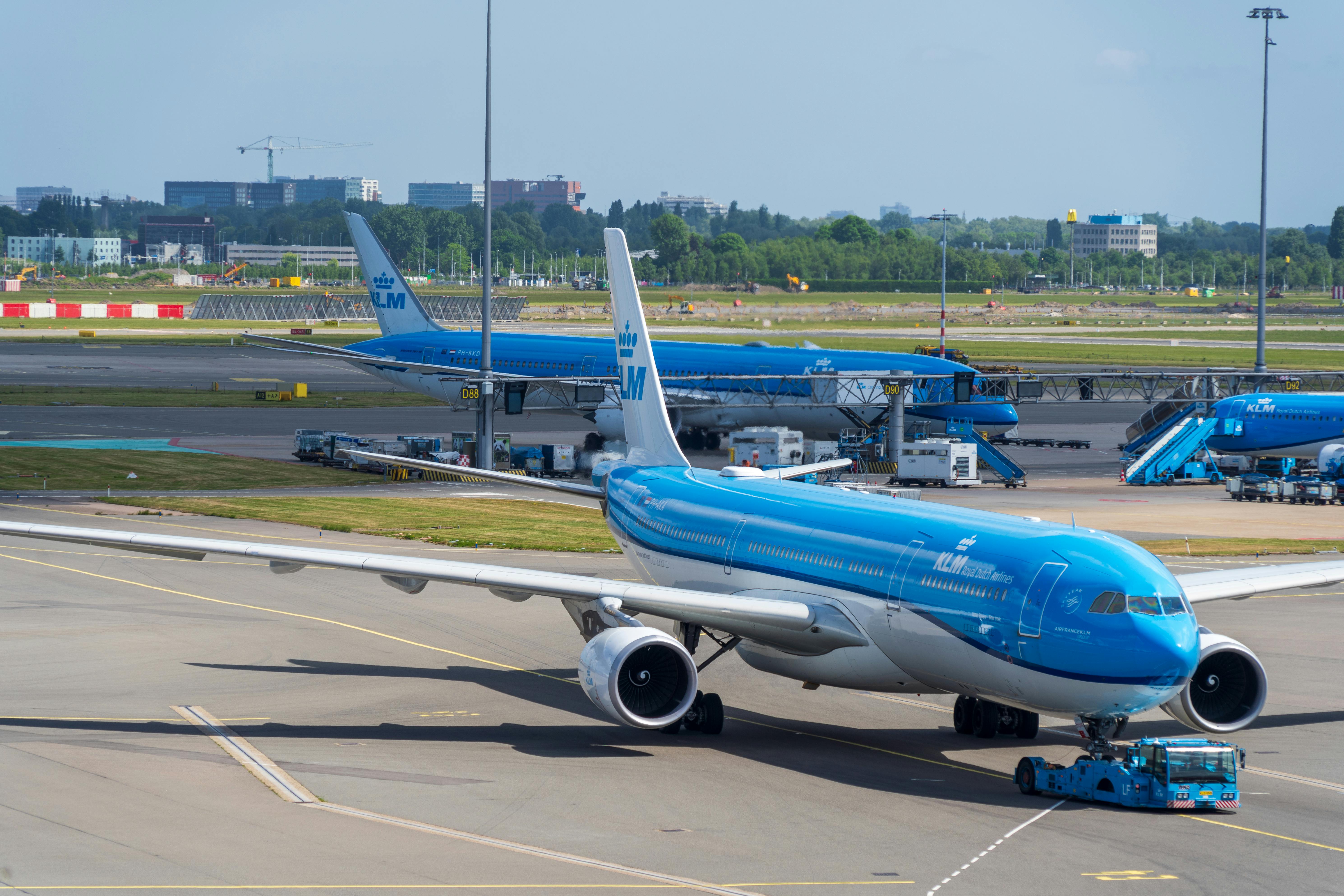 从中国发货到荷兰 — 2026年运费、时效、港口、海关全攻略