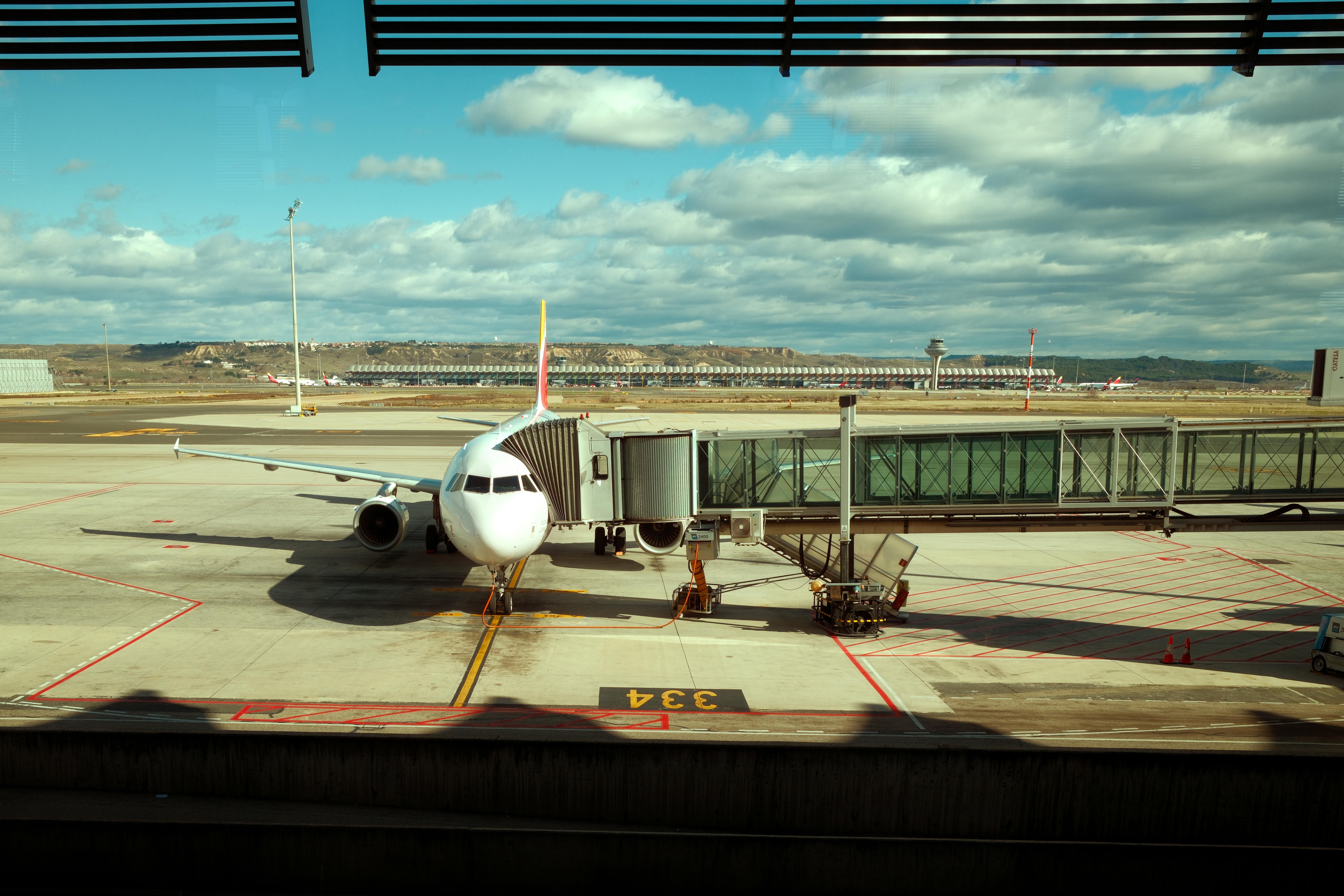 从中国发货到西班牙 — 2026年运费、时效、港口、海关全攻略